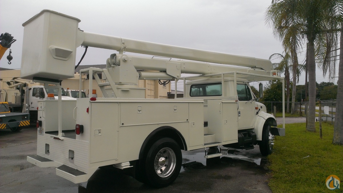 2000 International w/ Altec body Teco 60