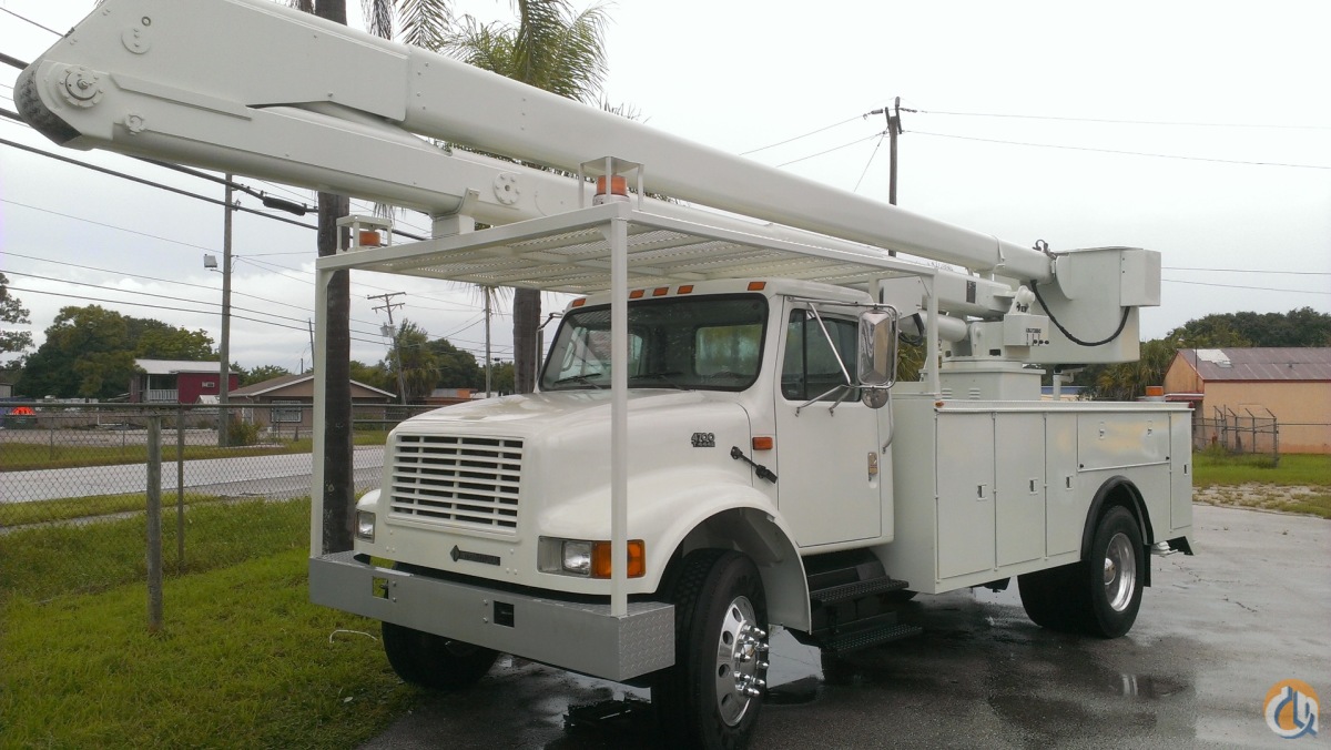 2000 International w/ Altec body Teco 60