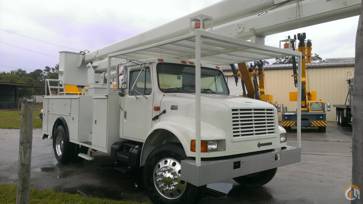 2000 International w/ Altec body Teco 60