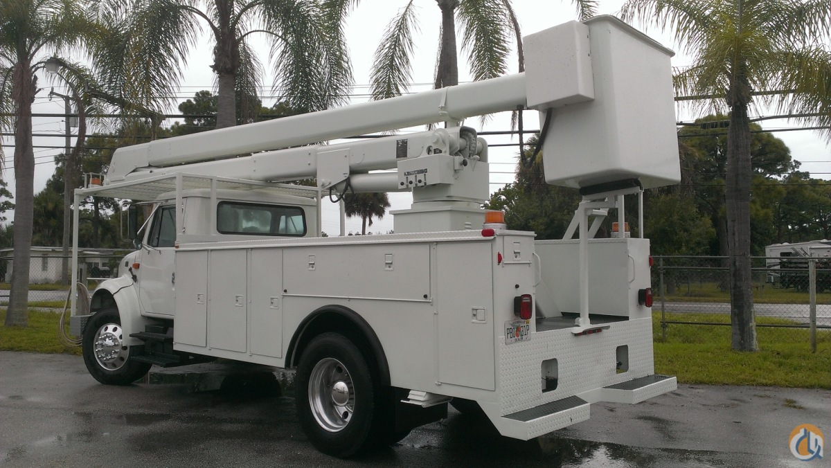 2000 International w/ Altec body Teco 60